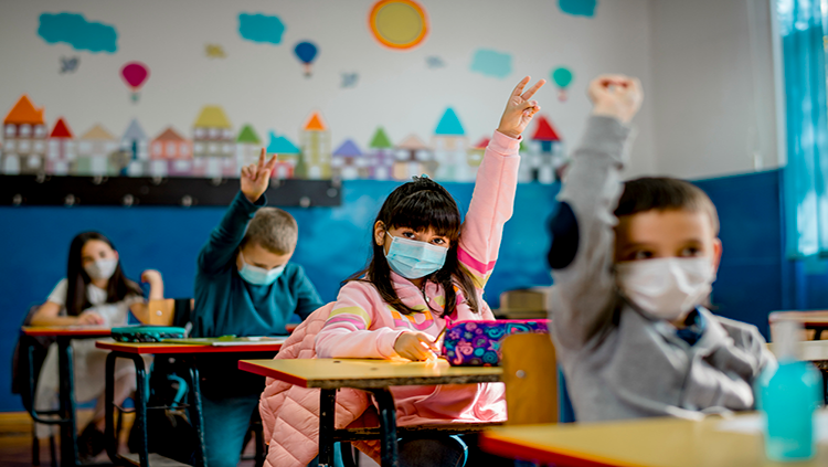 kids wearing mask in classroom